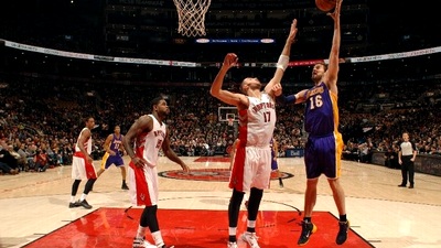 29 очков Янга помогли «Лейкерс» выиграть у «Торонто» 29 очков Янга помогли «Лейкерс» выиграть у «Торонто»