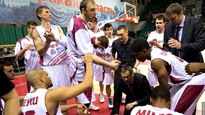 Баскетболисты «Красных Крыльев»