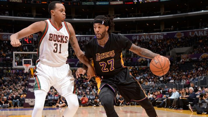 Джордан Хилл (с мячом)