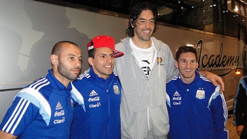 Футболисты сборной Аргентины с Луисом Сколой