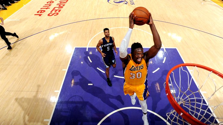 «Лейкерс» оказались сильнее «Майами»
