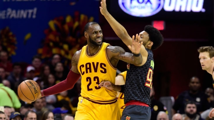 Леброн Джеймс (слева) и ДеАндре Бембри