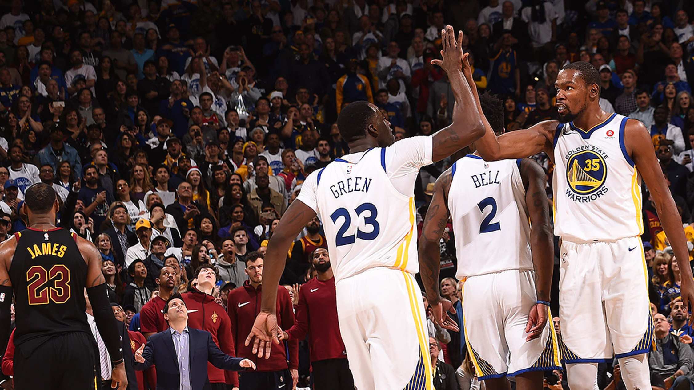 «Голден Стэйт» победил «Кливленд» в праздничном матче