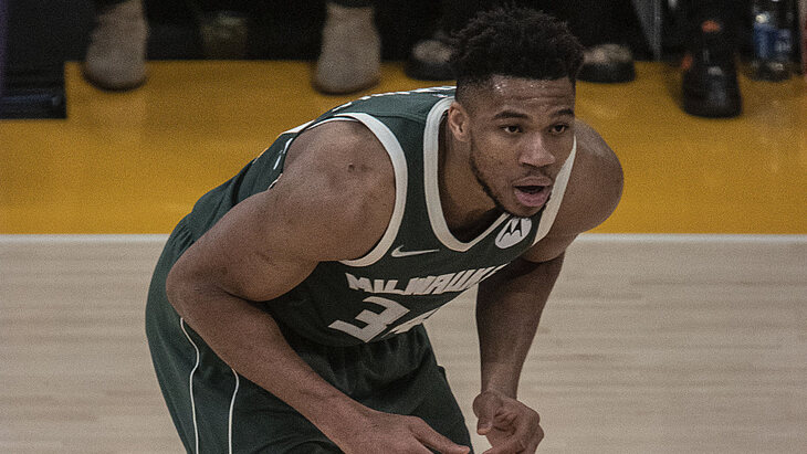 Яннис Адетокунбо Яннис Адетокунбо