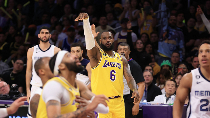 «Лейкерс» выиграли серию против «Мемфиса» со счетом 4-2