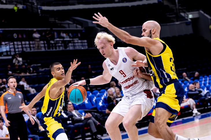 «Фенербахче» переиграл МБА