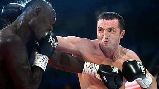 Денис Лебедев в бою с Латифом Кайоде