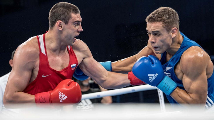 Евгений Тищенко (слева)