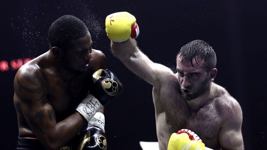 Мурат Гассиев нокаутировал Юниера Дортикоса