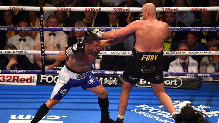 Экс-чемпион мира одержал победу над албанцем Сефером Сефери