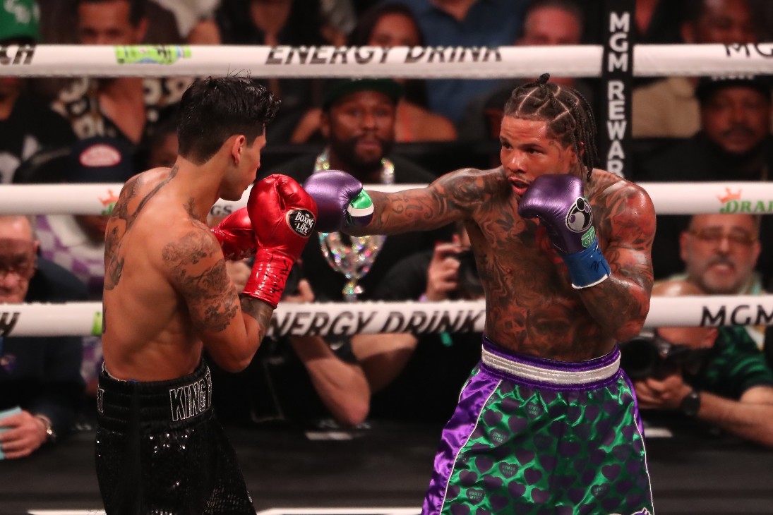 Джервонта Дэвис (справа)