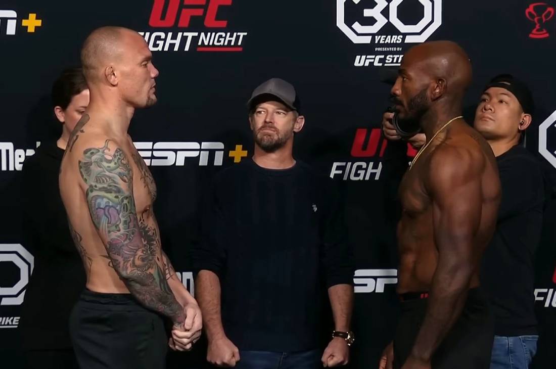 Энтони Смит (слева)