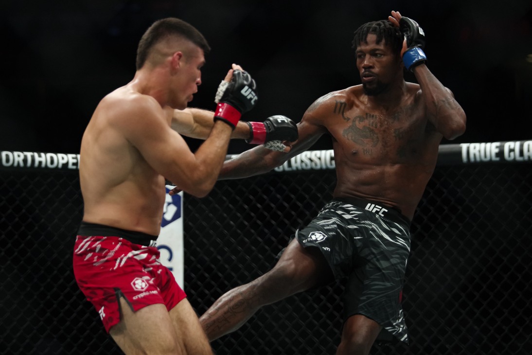 Висенте Люке против Кевина Холлэнда