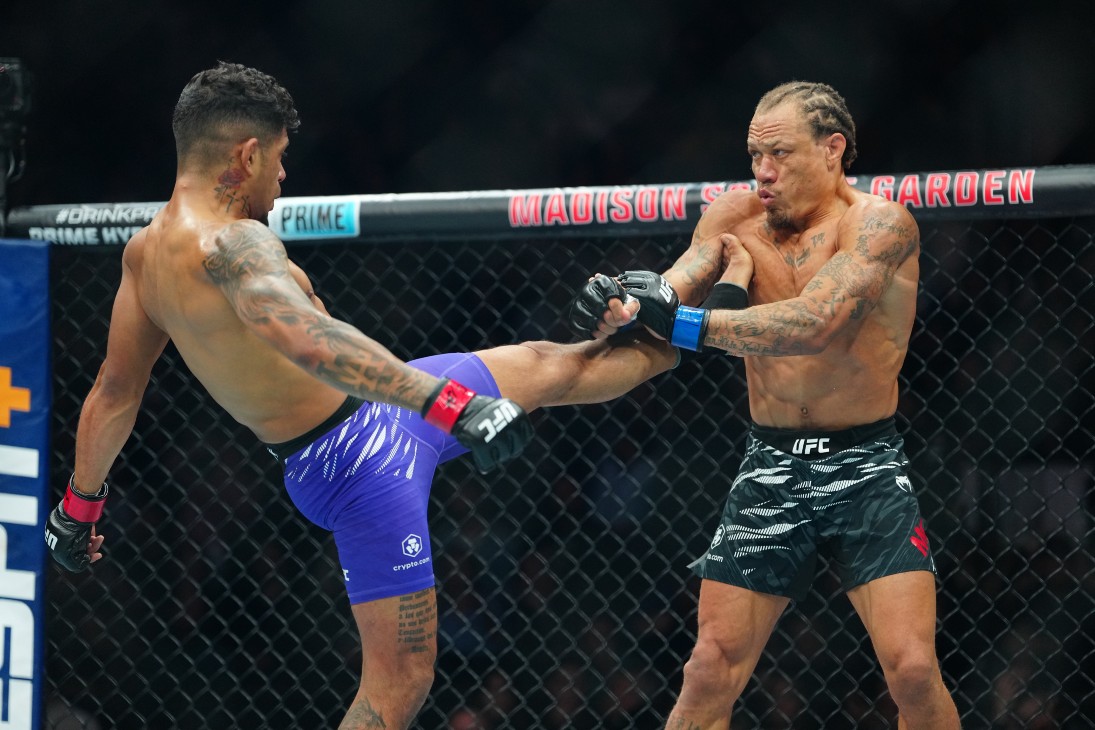 Маркус Макги (справа)