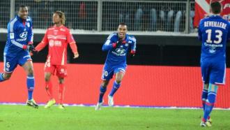 Александр Лаказетт (в центре) помог отличиться Гомису