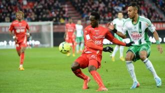 Пьер-Эмерик Обамейянг (справа) не сумел найти путей к взятию ворот «Валансьена»