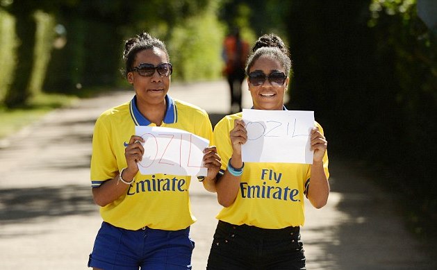 Озила заждались в Лондоне