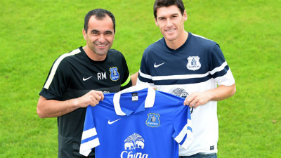 Гарет Бэрри (справа)