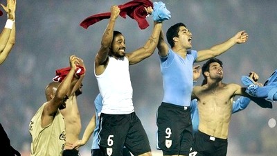 Радость футболистов сборной Уругвая