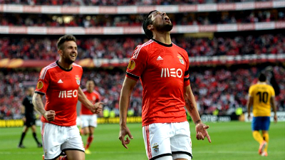 Эсекьель Гарай празднует гол