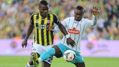 Эммануэль Эменике (слева)