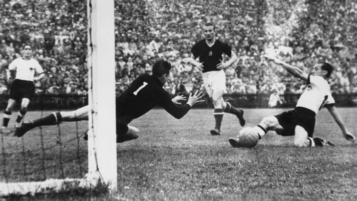 Макс Морлок начинает легендарный отыгрыш ФРГ против венгров Макс Морлок начинает легендарный отыгрыш ФРГ против венгров