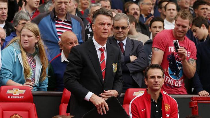 Давление на Луи ван Гала лишь усиливается