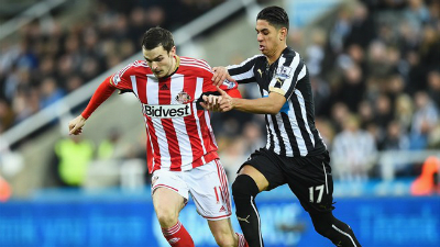 Адам Джонсон (слева) Адам Джонсон (слева)