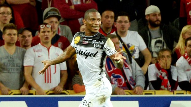 Хавбек «Генгама» Клаудио Бовю