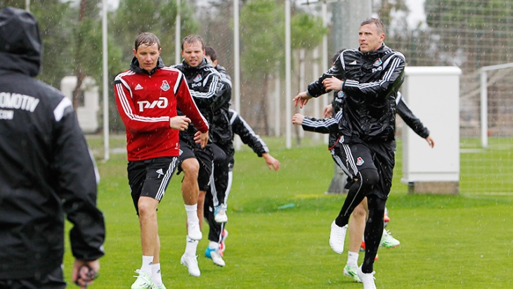 Белек встретил «Локо» проливным дождем