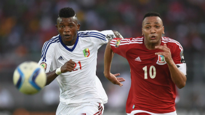 Эмилио Нсуэ (справа)