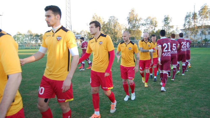 «Арсенал» уступил «Рапиду», потерпев первое поражение в 2015-м году