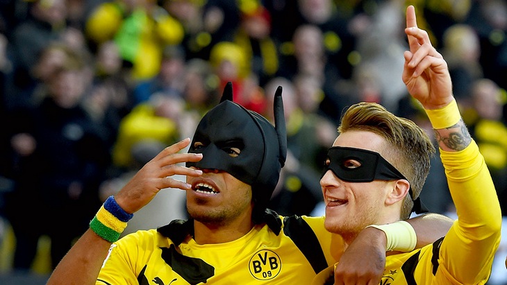 Пьер-Эмерик Обамеянг и Марко Ройс после второго гола в ворота «Шальке» 