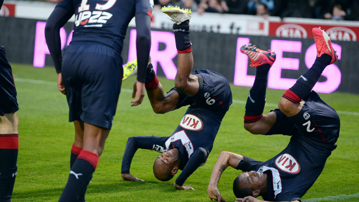 Диего Ролан и Мариано праздную победный гол в ворота ПСЖ