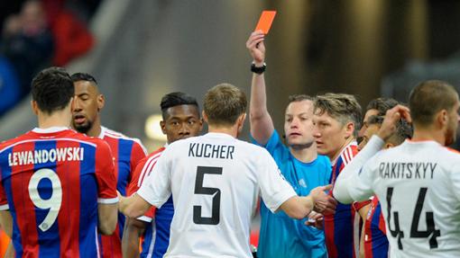 Кучер получил красную карточку