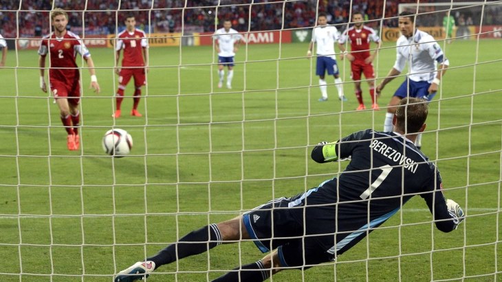 Роналду забивает Березовскому с пенальти