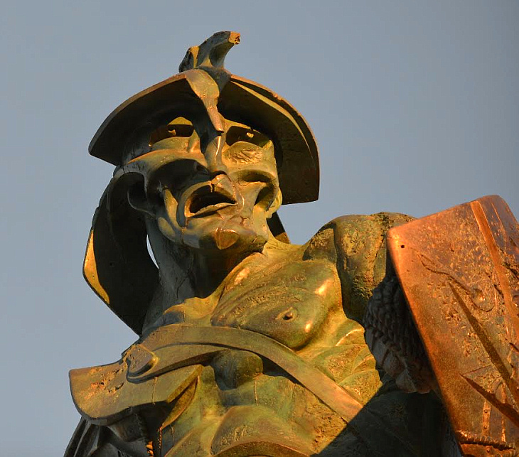 Все же он страшненький