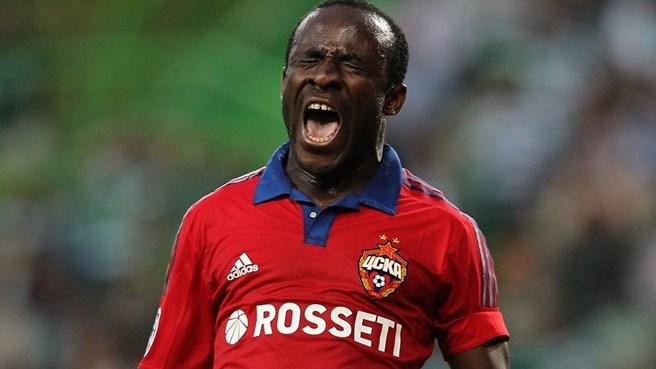 Сейду Думбия празднует гол