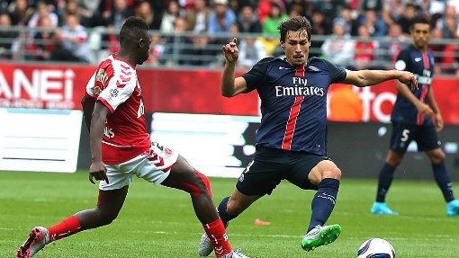 Траоре (слева) против Стамбули