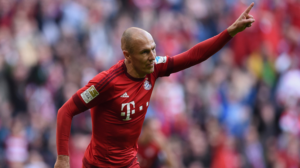 Роббен открыл счет голам в матче