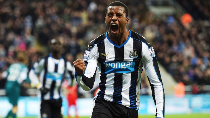 Вейналдум празднует второго гол «сорок»