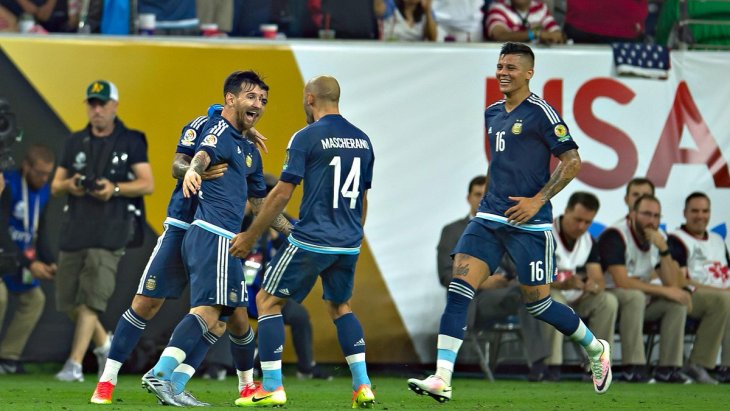 Лионель Месси принимает поздравления