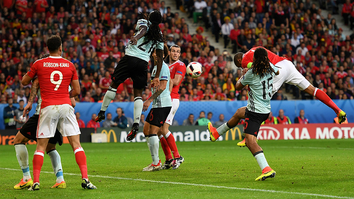 Эшли Уильямс забивает гол