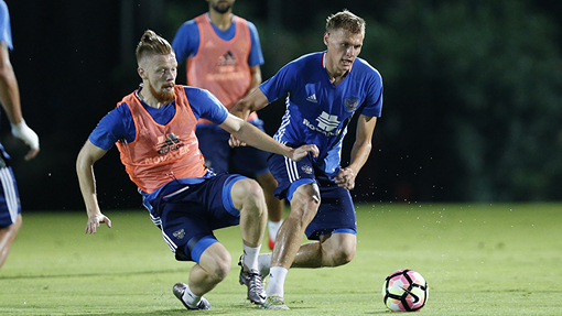 Футболисты сборной России