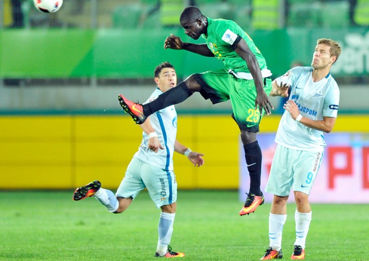 Махачкалинцы отобрали очки у «Зенита»