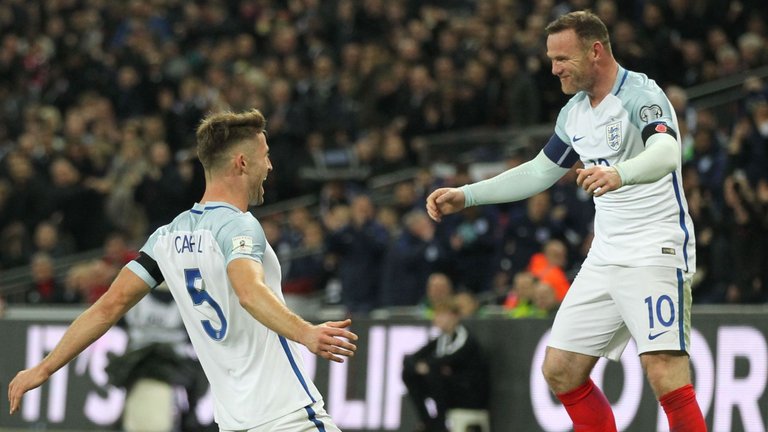 Англичане трижды расписались в воротах соседей