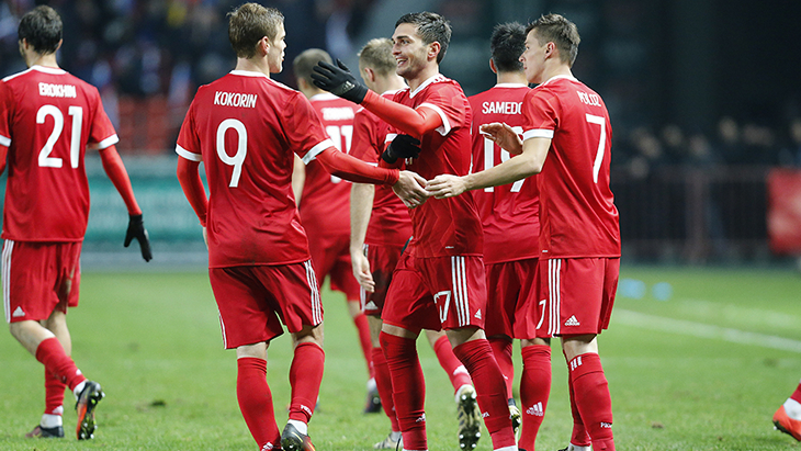 Футболисты сборной России