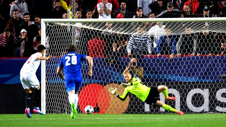 Каспер Шмейхель стал одним из героев матча «Севилья» — «Лестер»