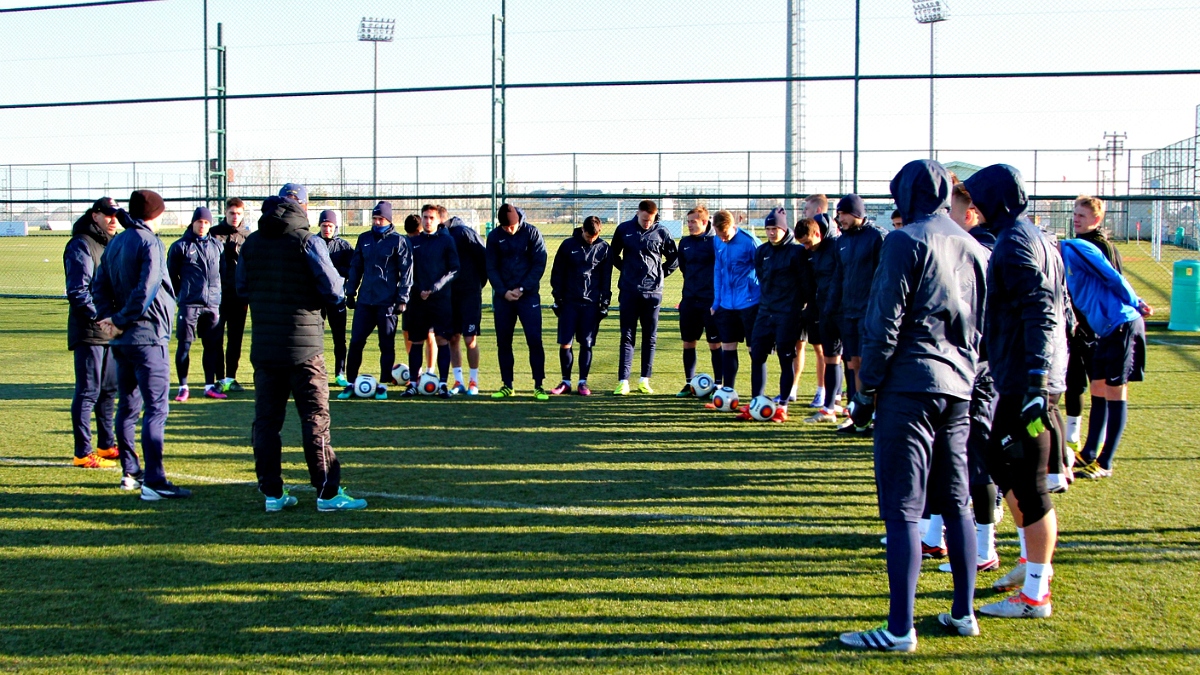 Футболисты клуба бойкотируют тренировки