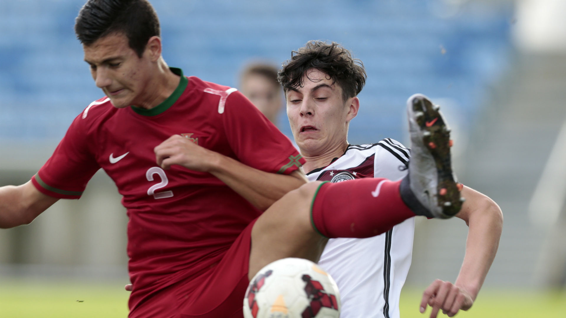 Диогу Далот (слева)